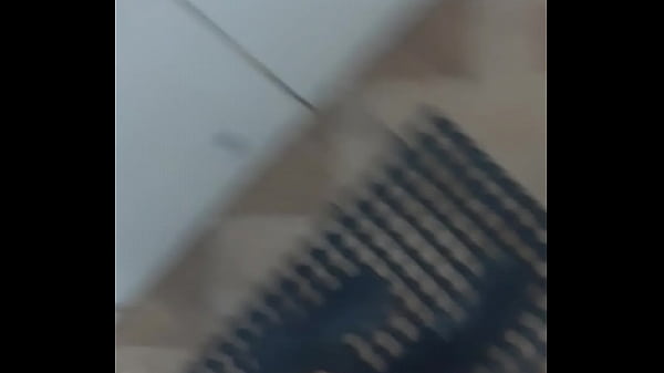 Loiro gostoso saindo do banho com o pau durinho