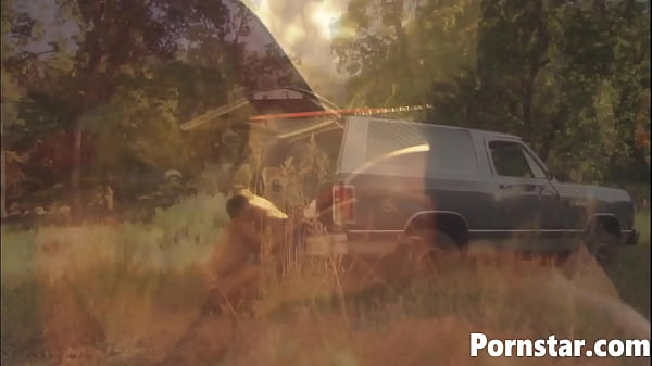 Horny Babe Lauren Phoenix Blows A Huge_Cock And_Gets A Facial