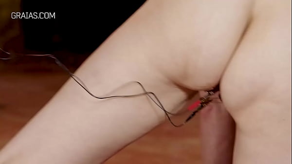 Play MP4 - Pale Milf Kicked While Teen Stands by Her