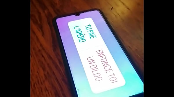 Nouveau teaser gratuitje me gode et me fait jouir dans un pub londonien la 