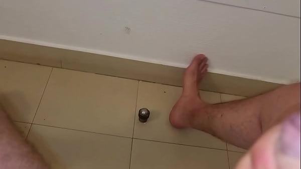 Amatoriale sborrata intensa sborra sullo specchio sega e gemiti