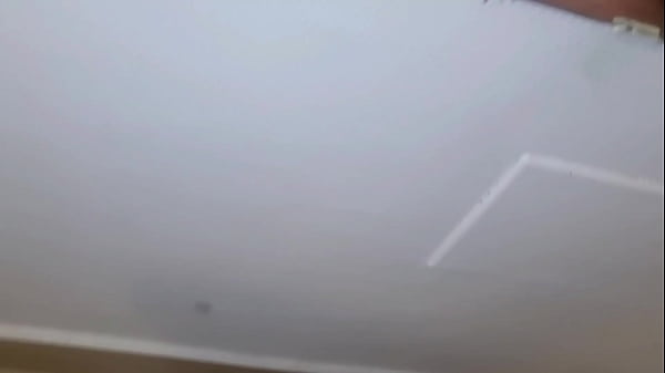 Amatoriale sborrata intensa sborra sullo specchio sega e gemiti