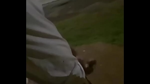Batendo uma no ponto de ônibus