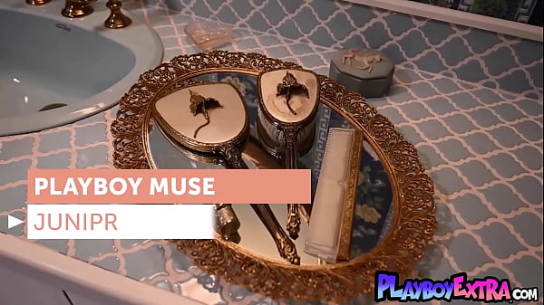 Nonton Petite Teen Blondie Indulging Herself In The Bathroom thumbnail