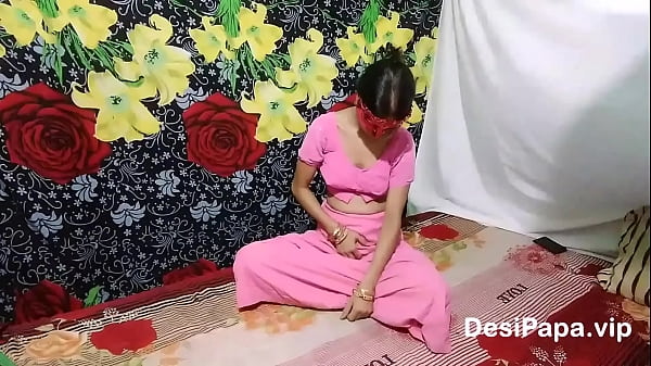 Mature milf fingering pussy