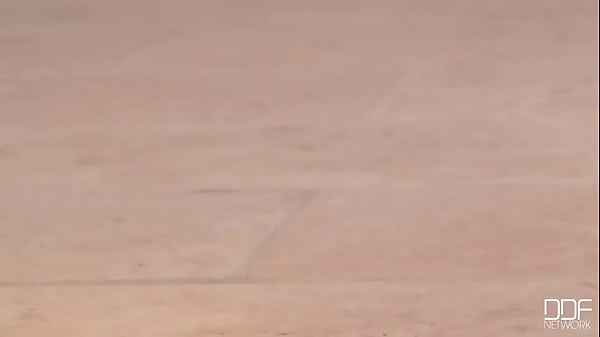 Nonton Beauty And The Booties! thumbnail