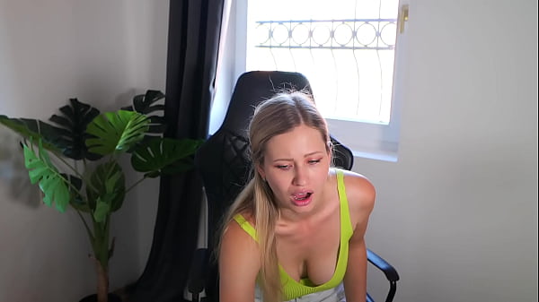 Blonde with a gorgeous ass shows how she takes care of it