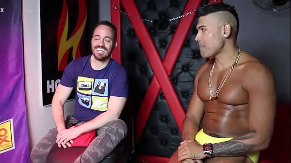 Play MP4 - Dotad&atilde;o Minotauro tira a roupa no PapoMix - Parte 3