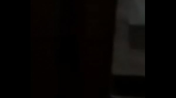 banheiro novinho garoto celular