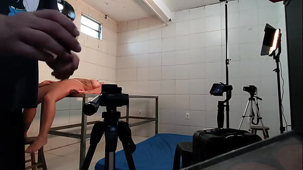 Grava&ccedil;&atilde;o na enfermaria desativada de um hospital 