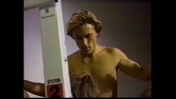 Play MP4 - Blond bronco Tim Barnett employed fitness instructor Johnny Rey to imrove his tecnique of incline benchpress