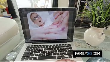 Nonton Naughty Stepdaughter Records Her First Porn Clip With Her Perv Stepdaddy thumbnail