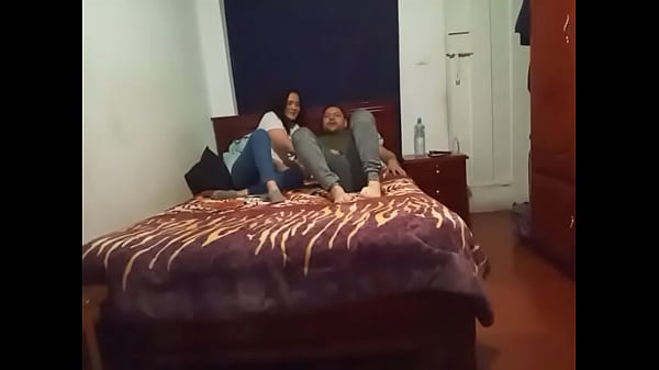 Nonton Ped&iacute; Posada A Mi Amigo Por Qu&eacute; Estaba Lloviendo Y Terminamos Teniendo Sexo Casero thumbnail