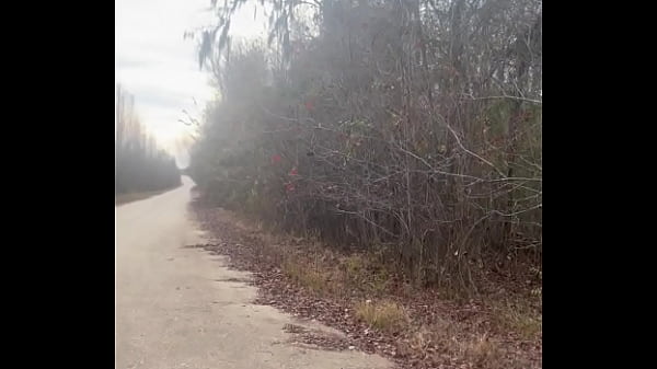 I love to be_naked Bythe highway