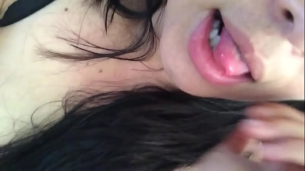 Play MP4 - La sexy hermanastra crystal se toca muy rico ella est&aacute; muy rica