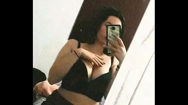 Me encanta jugar con mis tetas