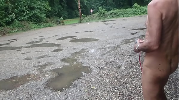 Play MP4 - exhib sous la pluie dans les flaques