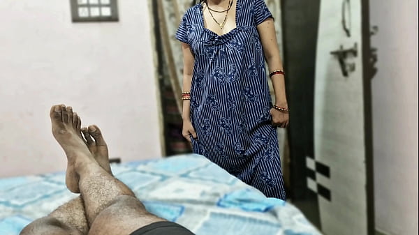 गांड दिखा के सफाई कर रही नौकरानी पिंकी को धकापेल चोदा thumbnail