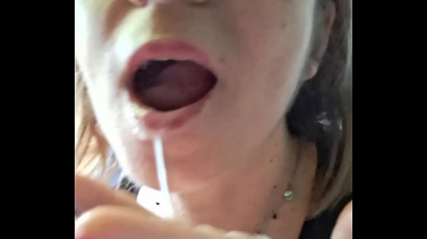 Play MP4 - Teresa jones mi fa un pompino seduta sul gabinetto