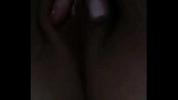 luisa masturbandose_en el baño de la oficina bogota_colombia