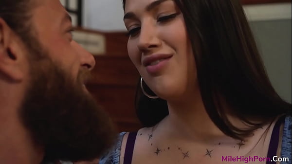 Play MP4 - Alyx Star Gets Anniversary Gift