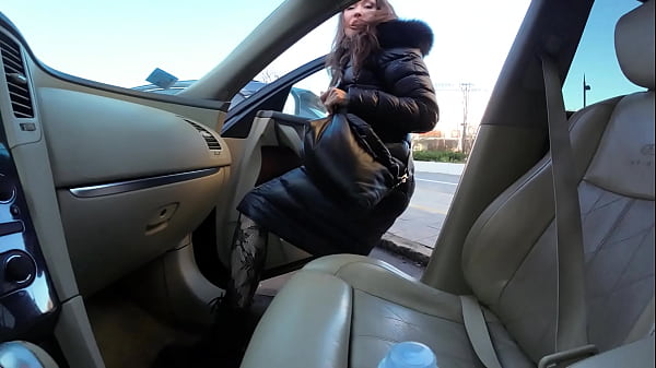 Nonton Kristina Grace Squirtinng And Pissing In My Car thumbnail