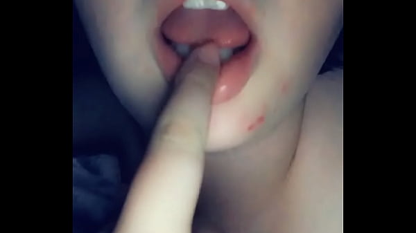 Play MP4 - Wish I had a to play with my pretty little mouth