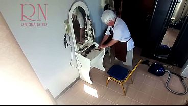 Nonton Barber Shop Surprise &ndash; Security Camera Comedy thumbnail