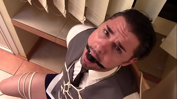 Peter &eacute; Encontrado Sozinho Em Um Quarto De Hotel Abandonado Amarrado E Amorda&ccedil;ado E N&atilde;o Sabe Como Chegou At&eacute; L&aacute;. From Bondageman&reg; thumbnail