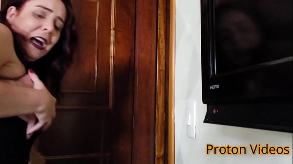 Fudendo a a mulher gostosa do corno 1