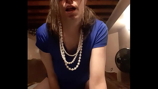 Play MP4 - Hot Sissy Gurl Riding A Big Toy