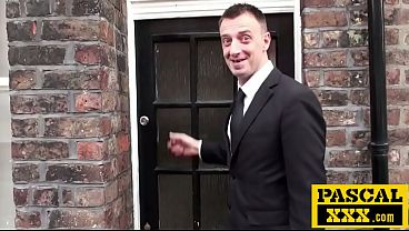 Nonton Busy Big Tits British Cougar Fucks Instead Of Business Meetings thumbnail