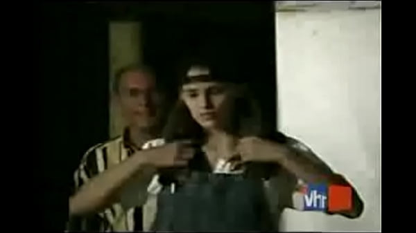 Jennifer Garner shaking 