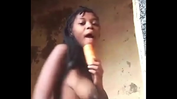 Jocilena - squirting using carrots 