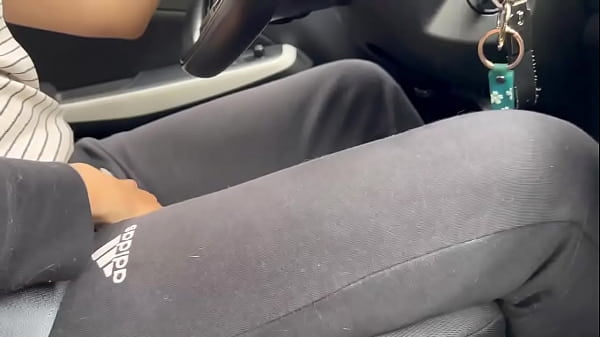 Play MP4 - Sexo publico en el parqueadero de mi casa&comma; qu&eacute; vagina tan mojada&excl;