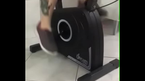 namoranda fazendo exercicio na quarentena ... gravei os p&eacute;s ! 