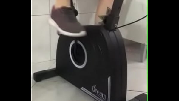 Nonton Namoranda Fazendo Exercicio Na Quarentena ... Gravei Os P&eacute;s ! thumbnail
