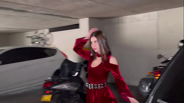 Follando Con Una Vecina De El Conjunto, Follamos En Los Parqueaderos De All&iacute; thumbnail