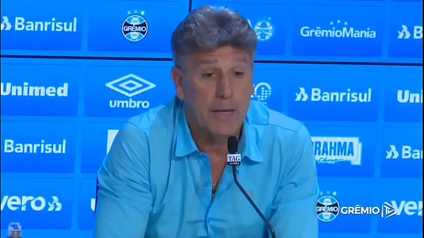 Renatão come_a bunda_de jornalista com cara de bonecaao vivo