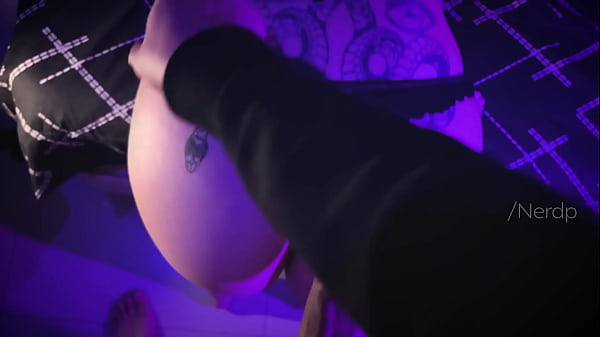 Minha amiga me viu jogando e tentou me distrair pedindo pra eu comer ela e gozar no rostinho dela 