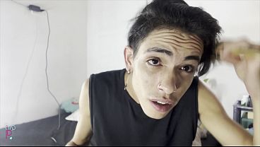 Chico Latino De 18 A&ntilde;os Con Polla Descomunal De 22cm Se Place A S&iacute; Mismo Y Desparrama R&iacute;os De Leche thumbnail