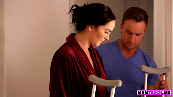 Play MP4 - MILF Bianca Breeze fucks with her stepson and his girlfriend