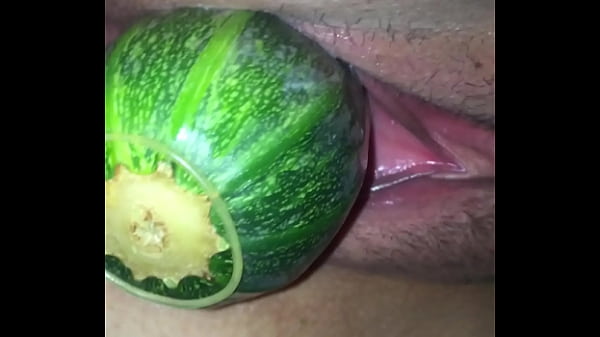 Play MP4 - Estirando mi vagina