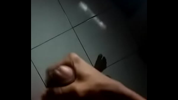 Mostrando o pau negro