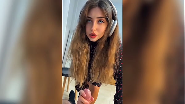 Play MP4 - Increible como folla esta chica mientras escucha musica &comma; su co&ntilde;o aprieta mi polla y tiene un orgasmo &comma; hablando en espa&ntilde;ol