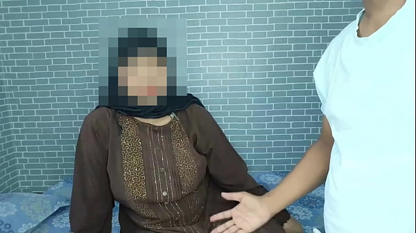 Play MP4 - बेचारी मुस्लिम हिजाब लड़की पैसे के लिए पोर्न वीडियो निर्माता से चुद गई