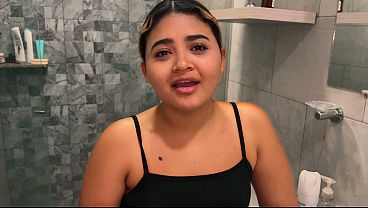 Hermanastra Insegura por sus Tetas Peque&ntilde_as Termina Follando con su Hermanastro