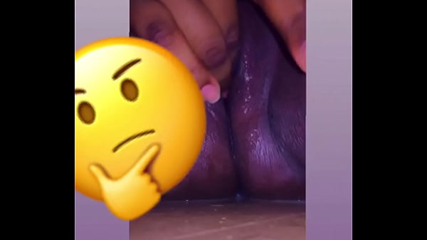 Play MP4 - 18 year old fingers and squirts