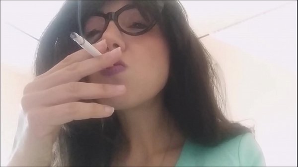 Play MP4 - smokin fetish&excl; see how i relax myself on the wc with cigarettes
