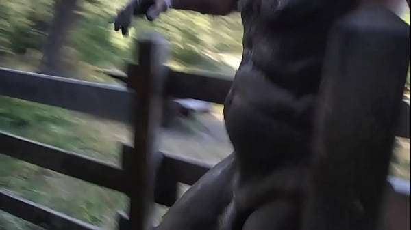 Play MP4 - rando nu et bains de boue